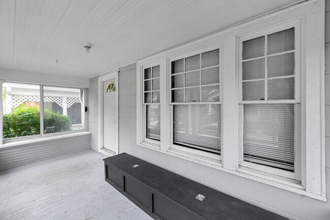 Building Photo - 457 Alden Ave
