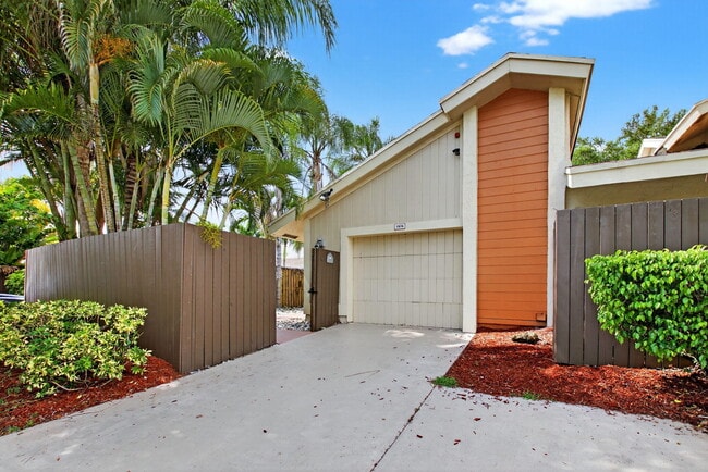 Building Photo - 7576 Sierra Terrace E
