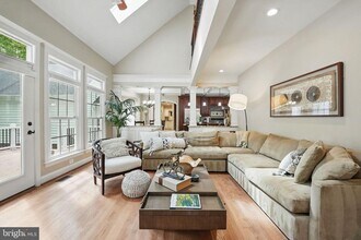 Building Photo - 10714 Kirkland Dr