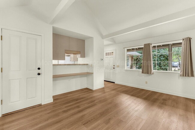 Building Photo - 706 Crocker Ave