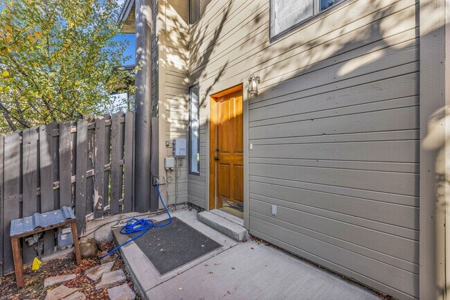 Foto del edificio - Pinebrook Cottages Townhome