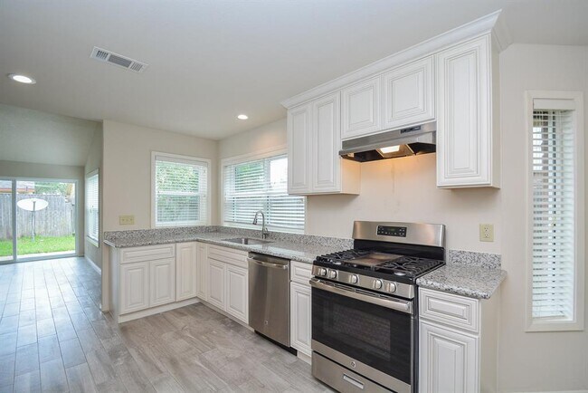 Foto del edificio - 2211 Woodstream Blvd