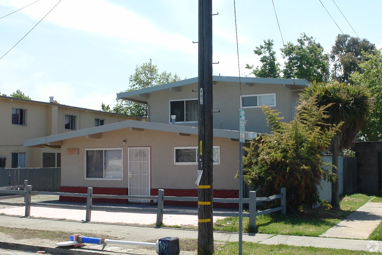 Building Photo - 5218 Cypress Ave