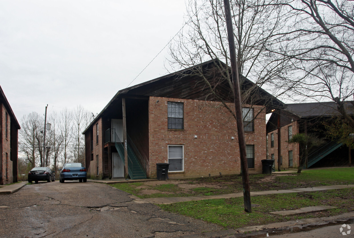 Primary Photo - 1622 Cedar Lake Dr