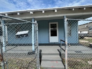 Building Photo - 206 Spruce St