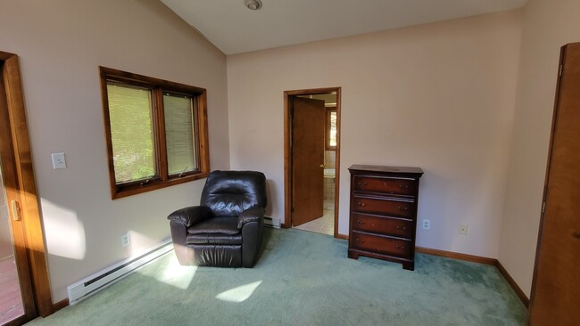Foto del edificio - 221 Iroquois Cir