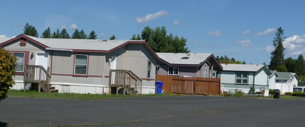 Building Photo - Country Meadow Estates