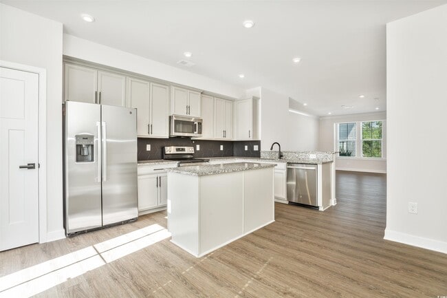 Building Photo - 303 Golan Cir