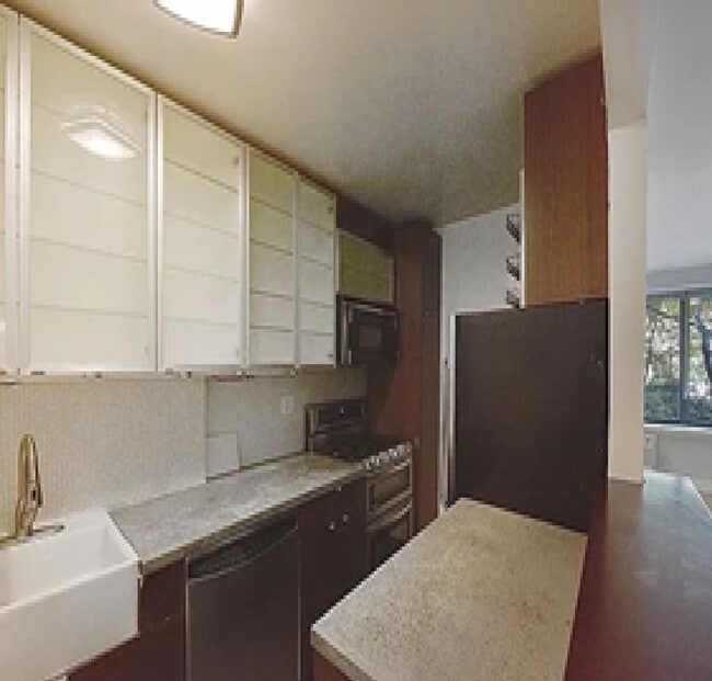 Building Photo - 372 Central Prk W