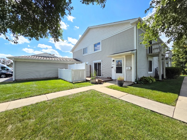 Building Photo - 1672 Cornell Dr