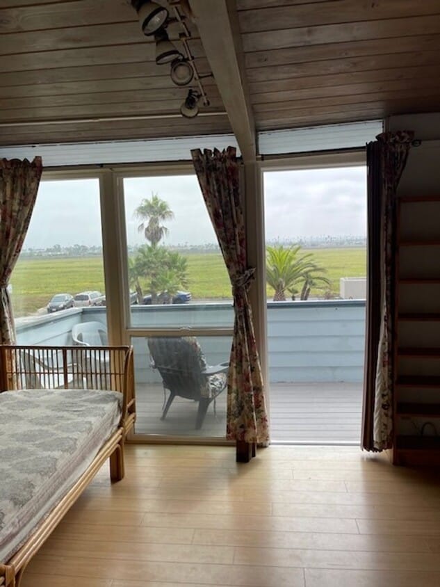 Primary Photo - 1 bedroom at the beach