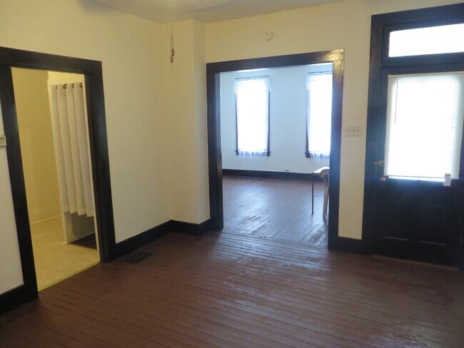 Foto del edificio - Large Three Bedroom, 1.5 Bathroom Home hal...