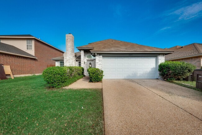 Building Photo - COMING SOON : CROWLEY ISD : Large 3 bedroom