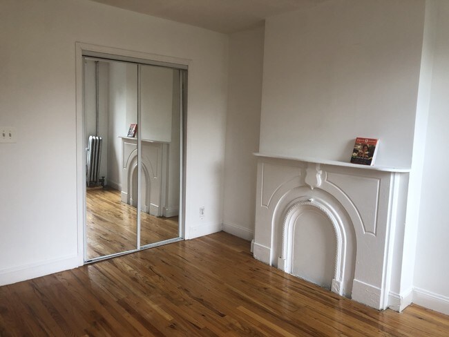 Foto del edificio - 158 Putnam Ave