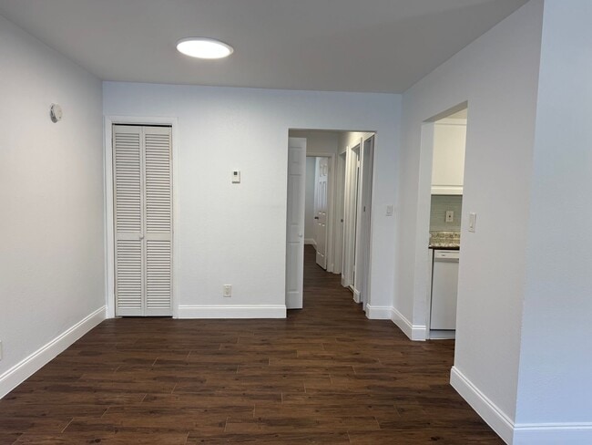Building Photo - Top Floor All To Yourself! July Rent Free!...