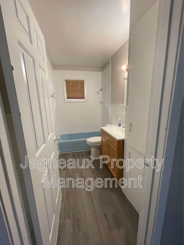 Building Photo - 1205 Sunset Dr