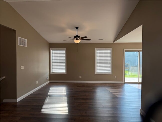 Building Photo - 1118 Baseball Dr