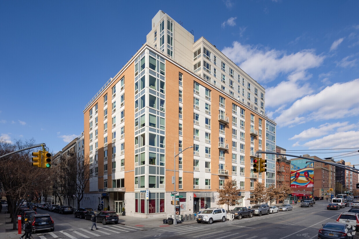 Primary Photo - Livmor Condominium