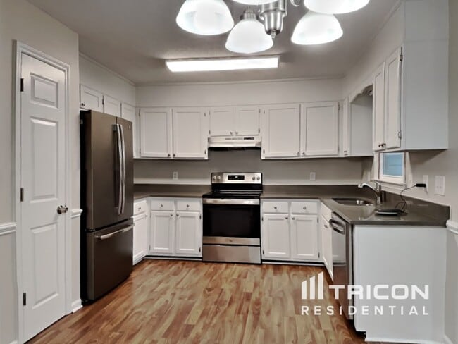 Building Photo - 812 Hepplewhite Ct
