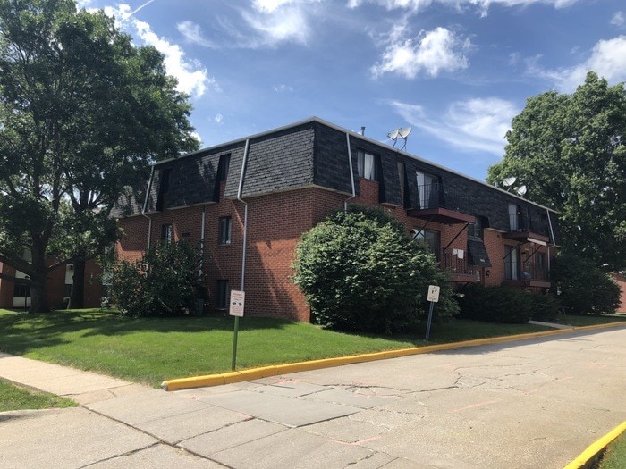 2008 W 4th Ave Unit 10, Indianola, IA 50125 Condo for Rent in