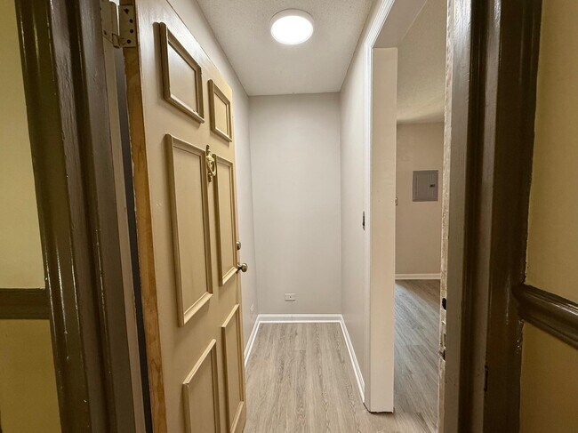 Foto del edificio - 230 N George Mason Dr