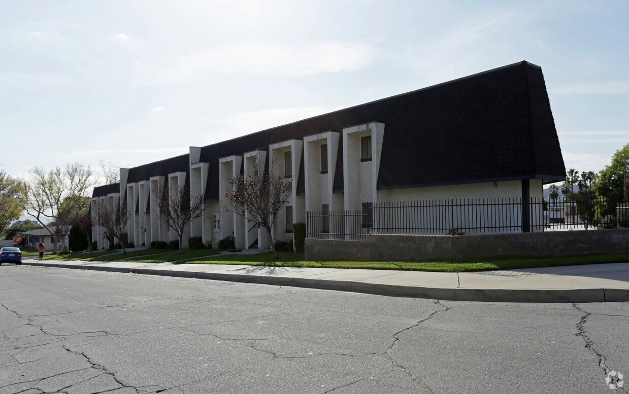 Building Photo - North Sierra Apartments
