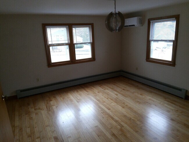 Foto del edificio - 121 King Philip Rd