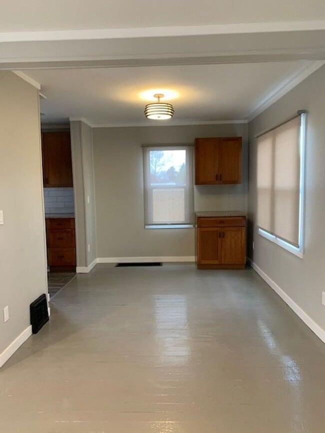 Building Photo - Renovated Modern Duplex