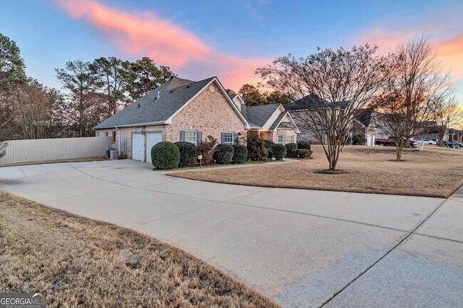 Building Photo - 1141 Carillon Dr SE