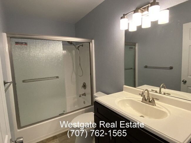 Foto del edificio - 1016 Eleanor Ave