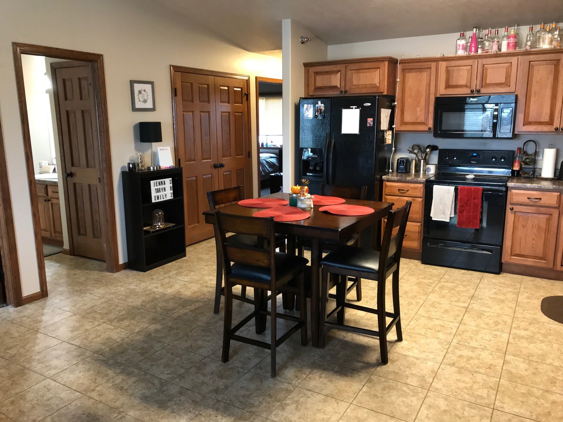 Kitchen - 1338 E Clark St