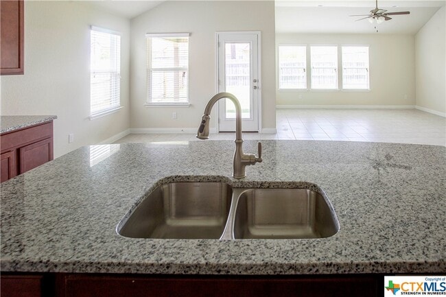 Building Photo - 3200 Vineyard Trail