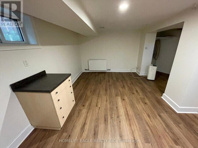 Photo du bâtiment - 1277 Broadview Ave