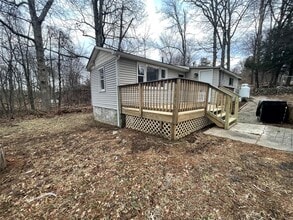 Building Photo - 17 Hide Away Ln