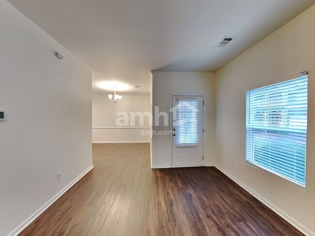 Foto del edificio - 631 Sunflower Dr