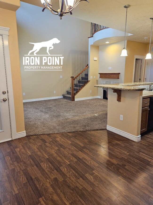 Foto del edificio - 3/2.5 in Boise-2 Car Garage, Fireplace, Vaulted Ceilings, Landscaping Included.