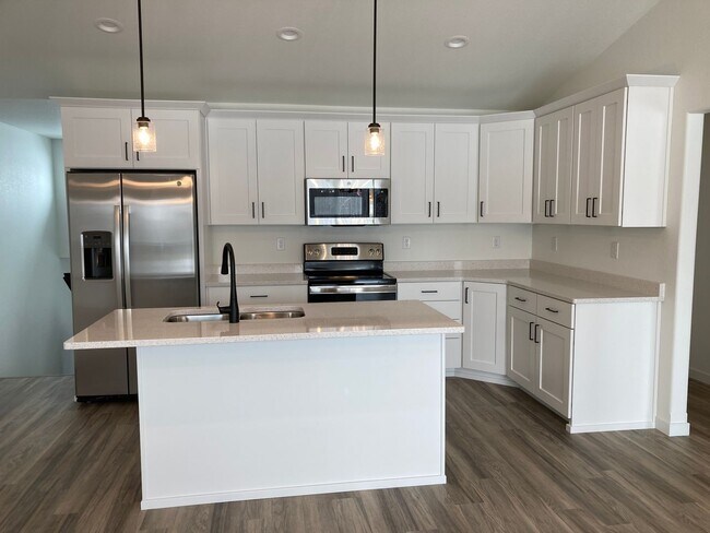 Foto del edificio - 4 Bed 3 Bath Twin Home