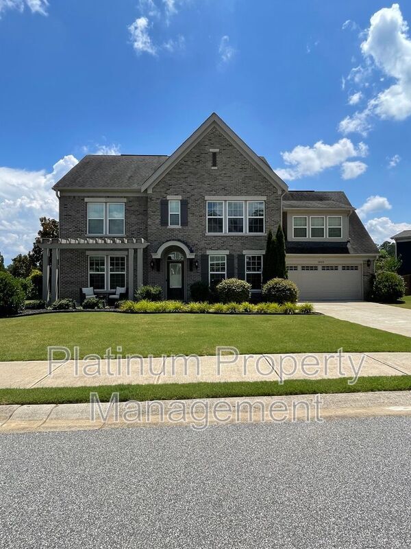 Photo - 1805 Warrington Way
