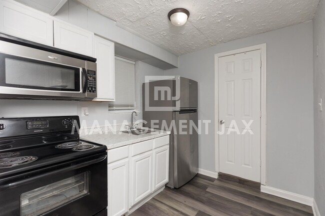 Building Photo - 1336 Golfair Blvd