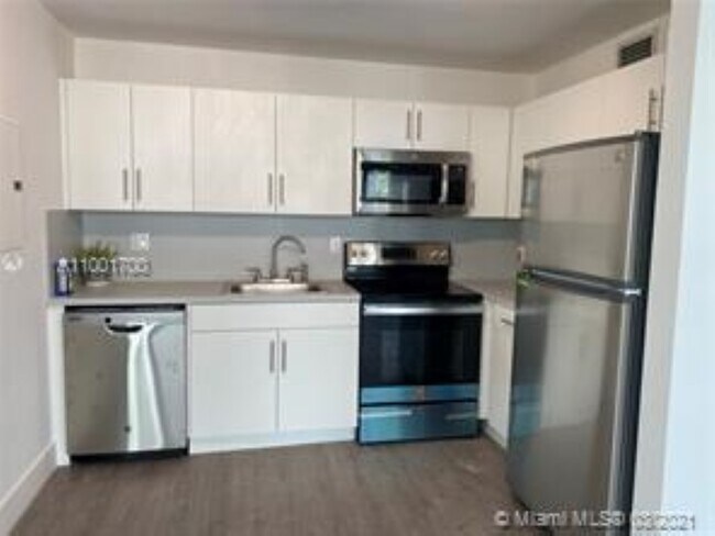 Foto del edificio - 1440 Brickell Bay Dr