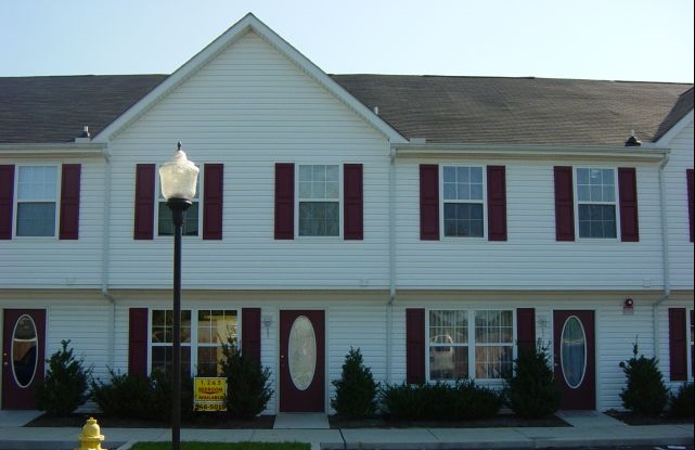 Primary Photo - Poplar Street Townhomes