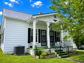 132 Nichols St