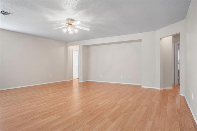 Building Photo - 2207 Bolivar Dr