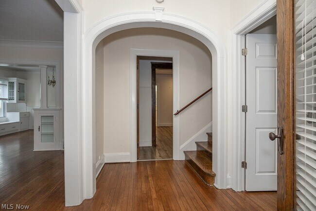 Foto del edificio - 13038 Cedar Rd
