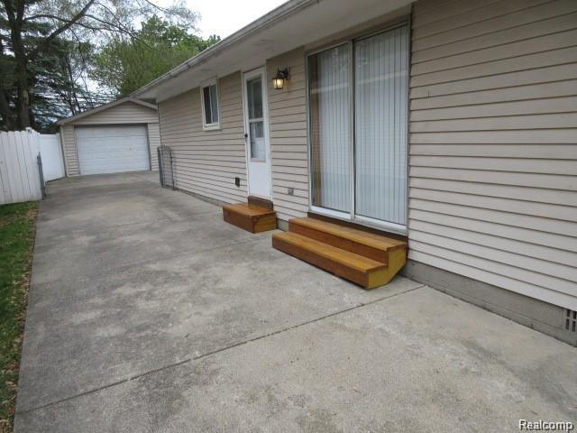 Building Photo - 47487 Greenview Rd