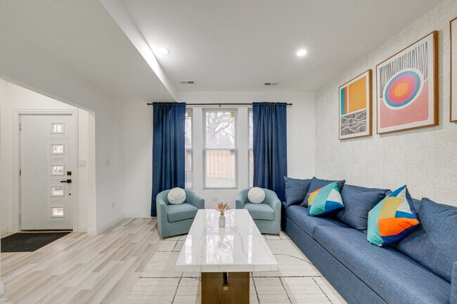 Foto del edificio - 4727E Yender Ave