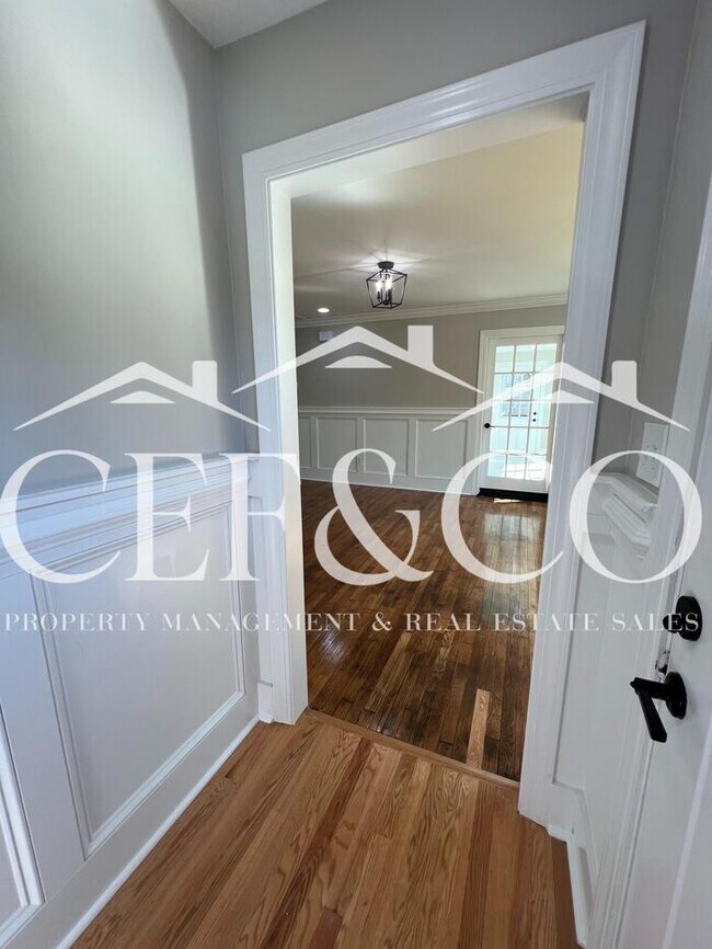 Building Photo - Spacious 3 bedroom home now available in Spartanburg!