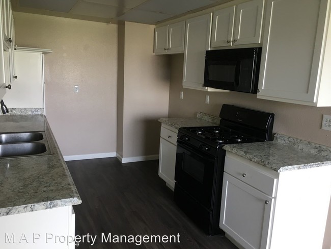 Building Photo - 15522 Woodruff Ave