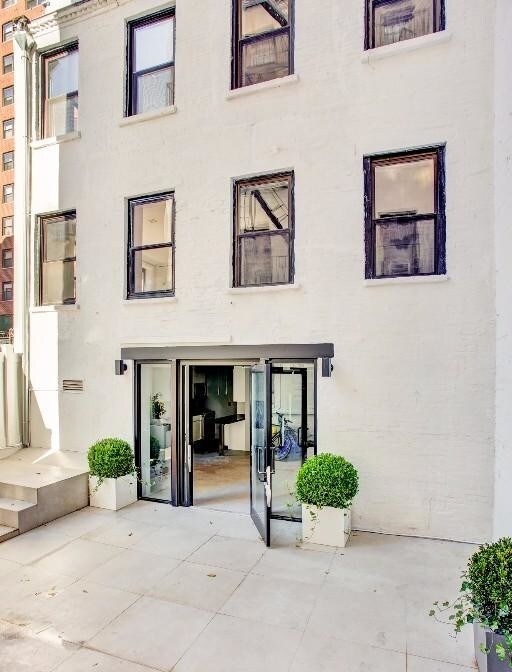Primary Photo - 213 E 26th St