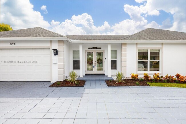 Building Photo - 4902 N Travelers Palm Ln